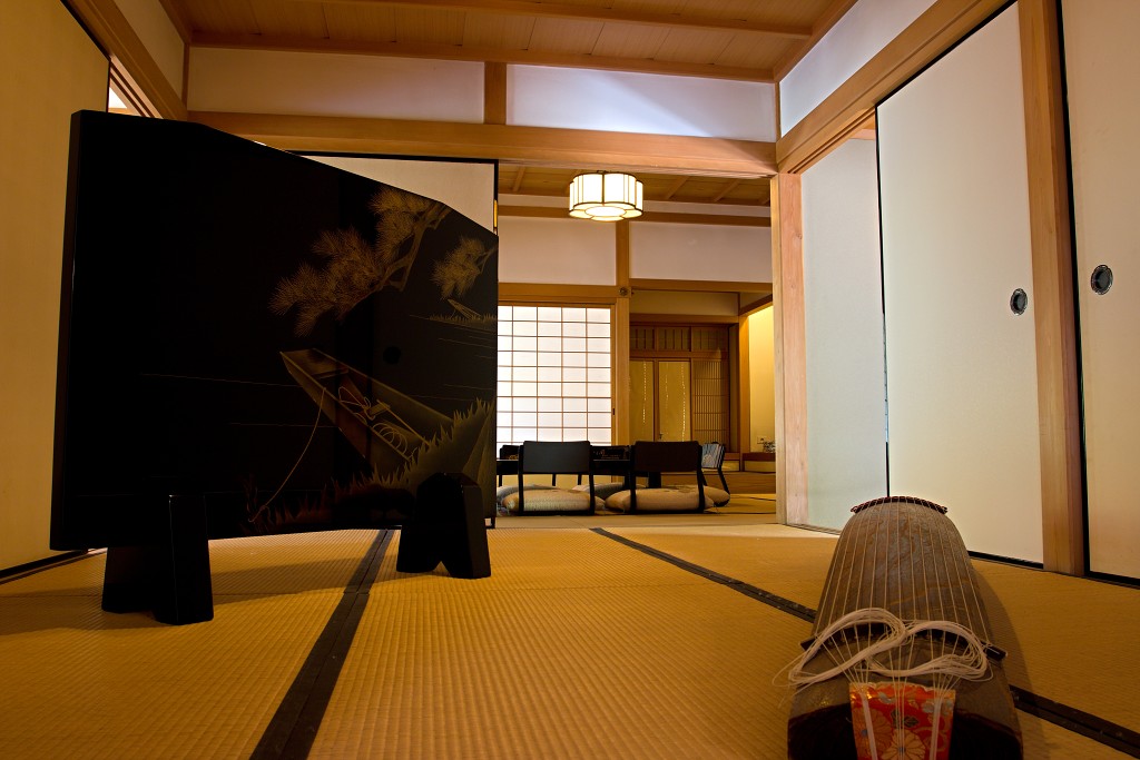 japanse tuin belgie hasselt koivissen gele Iris ensata koi Cyprinus carpio lente bloesem kersenbloesem voorjaar